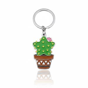 Llavero de metal esmaltado personalizado con cactus, regalo de recuerdo de planta de dedo verde - Product Image 6