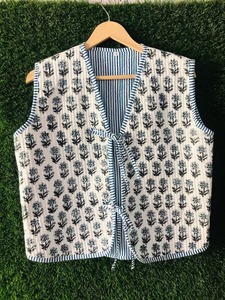 Chaqueta acolchada ligera para mujer, chaleco sin mangas con estampado floral y frente abierto para mujer con lazo frontal - Product Image 3