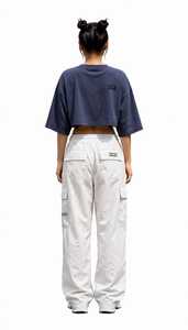 Ensemble de survêtement deux pièces ample pour femme, haut court bleu marine et pantalon cargo beige à taille élastique pleine longueur - Product Image 5