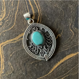 Colgante Étnico Unisex de Turquesa, Plata de Ley Oxidada, Filigrana, Escudo, Joyería Boho Única - Product Image 3