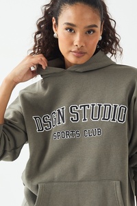 Ensemble survêtement décontracté pour femme, vert kaki, avec sweat à capuche oversize et pantalon de jogging, imprimé graphique - Product Image 5