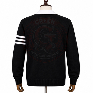 Cardigan Sorority Fraternity Delta Sigma noir à col en V, manches longues, en acrylique tricoté, avec logo en lettres grecques rouges et rayures blanches - Product Image 2