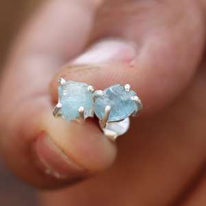 ต่างหูเงินแท้ประดับพลอยอะความารีนดิบสำหรับผู้ที่เกิดเดือนมีนาคม เครื่องประดับมินิมอล - Product Image 1