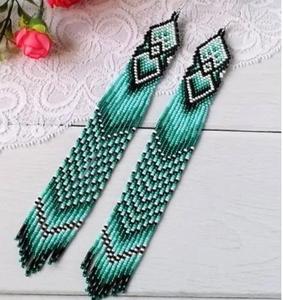 Pendientes de cuentas de vidrio magníficos para reuniones festivas, que añaden un acento brillante y una expresión artística. - Product Image 6