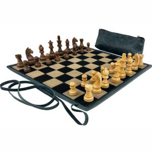 Jeu d'échecs de voyage en cuir vintage - Jeu de société portable enroulable avec pièces en bois massif - Cadeau d'entreprise et collection de jeux d'extérieur - Product Image 3