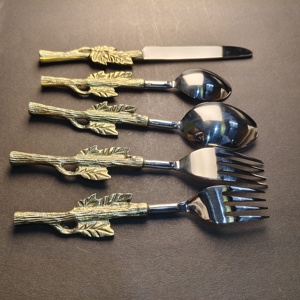 Juego de Cubiertos de Acero Inoxidable con Mango de Rama y Hojas Doradas Rústicas, Servidores de Ensalada y Utensilios de Buffet Decorativos Inspirados en la Naturaleza - Product Image 2