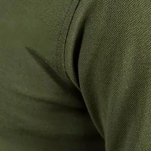เสื้อโปโลผู้ชายสีเขียวมะกอก แขนสั้น ทรงปกติ สวมใส่สบาย ผ้าฝ้ายถัก ระบายอากาศได้ดี ดีไซน์สีพื้น - Product Image 6