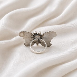 Elegante Anillo de Piedra Lunar Arcoíris Natural con Forma de Mariposa para Mujer, Joyería Única, Regalo Especial para Mamá - Product Image 2
