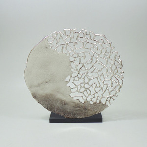 Statue abstraite en aluminium coulé artisanal, artisanat métallique moderne, figurine décorative, accent de table de luxe - Product Image 4