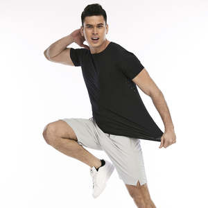 T-shirt de performance pour homme noir à manches courtes col rond, haut d'entraînement athlétique anti-humidité avec fentes latérales, tee-shirt de sport pour homme - Product Image 4