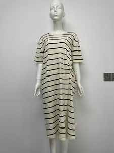 Robe longue en tricot à col polo rayé à manches courtes pour femmes, vente en gros - Product Image 3