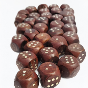 Juego de Dados de Madera Vintage de Lujo con Incrustaciones de Latón Decorativas, Juego de Dados de Madera Hechos a Mano de 5 Piezas para Noche de Casino y Póker - Product Image 3