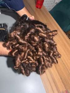 Extensiones de cabello indio virgen rizado hinchable Temple Cabello humano Sin procesar Paquetes de cabello Premium de doble estiramiento: No modelo permanente - Product Image 5