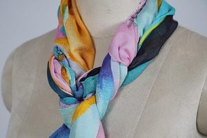 Écharpe élégante en soie modal à imprimé numérique pour femme, châle de luxe doux et de créateur, élégant pour toutes les occasions - Product Image 3