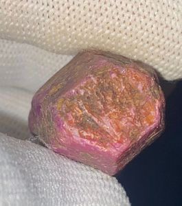 พลอยทับทิมดิบธรรมชาติจากเคนยา เหมืองเฟโมส จอห์น โซล น้ำหนัก 144.90 กะรัต - Product Image 4