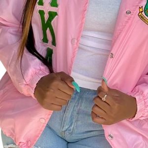 Veste rose pour femme, veste décontractée tendance avec détails brodés, vêtement d'extérieur léger, tenue élégante pour tous les jours - Product Image 4