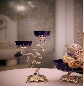 Magnifique candélabre multi-gobelets à motif floral et colibris, finition dorée. D'inspiration naturelle. Disponible aux prix de gros. - Product Image 4