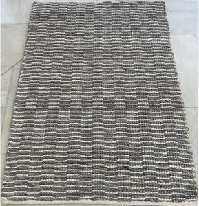 Alfombra de estilo nórdico de textura gruesa y rayas tejidas a mano, hecha con lana y yute de color natural para interiores de lujo, a precio de fábrica. - Product Image 1