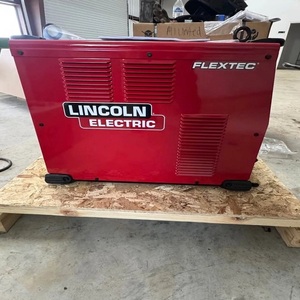 Potente máquina de soldar industrial Lincoln que ofrece un rendimiento de arco confiable para trabajos profesionales de soldadura y fabricación. - Product Image 4