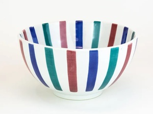 Tazón de Cerámica Hecho a Mano con Rayas Multicolores Intensas, Diseño Profundo para Comer y Amplio para la Familia - Product Image 1