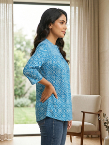 Women's Rayon Bandhej Printed Short <b>Kurti</b> Blue Mandarin Collar Three Quarter Sleeves Casual Ethnic Wear Daily Fashion <b>Kurti</b> - Product Image 2