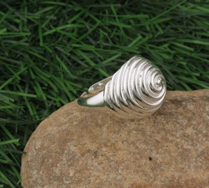 Bague de mode en argent sterling 925 avec serti clos, faite à la main, style classique bohème, solitaire délicat, certifiée Jaipur, unisexe, pour mariage et fête - Product Image 3