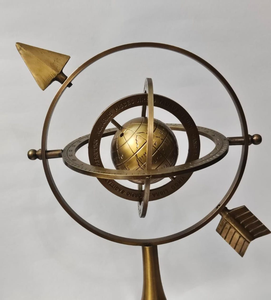 Sphère armillaire en laiton avec aiguille de sundial, astrolabe vintage, décoration de table - Product Image 2