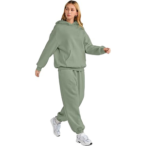 Ensemble de survêtement décontracté pour femme, sweat à capuche et pantalon long en molleton coupe ample, couleur unie, avec baskets blanches - Product Image 5