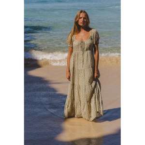 Robe maxi longue Sita en tissu imprimé à la main, fabriquée à la main, en violet, 100% coton respirant - Product Image 5