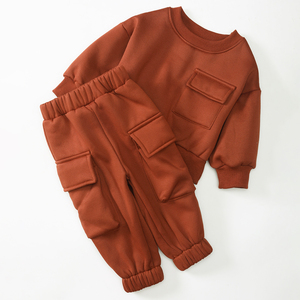 Conjunto Deportivo de 2 Piezas para Niños con Estampado Personalizado, Sudadera de Forro Polar Transpirable y Ecológica para Invierno, Ropa Deportiva de Marca Privada al por Mayor - Product Image 1