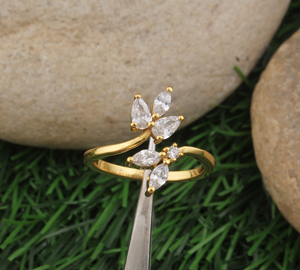 แหวนทองชุบทำมือ ดีไซน์เรียบหรู ประดับอัญมณี สามารถสวมซ้อนกันได้ เหมาะสำหรับผู้หญิง สวมใส่ในงานปาร์ตี้หรือในชีวิตประจำวัน - Product Image 2