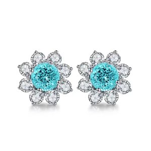 Pendientes de plata de alta calidad de 1.2 quilates con diamante azul cultivado en laboratorio de corte brillante redondo en el centro y diamante blanco para boda. - Product Image 1