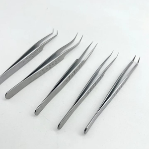 Pince à épiler professionnelle en acier inoxydable argenté à 45 degrés pour extensions de cils, prise en main parfaite, pointe plate inclinée, longueur 10 mm - Product Image 2