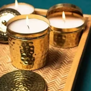 Porte-bougie en métal artisanal pour la décoration intérieure artisanale, les cadeaux de mariage et la décoration festive - Product Image 1