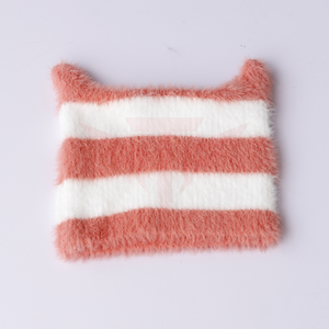 Tactus Industries Bonnet unisexe en fausse fourrure rayé rouge et blanc avec broderie en relief, décontracté pour l'hiver, pour adultes 56-58CM - Product Image 3