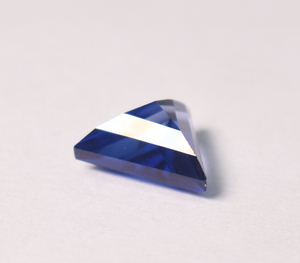 Saphir bleu de laboratoire taille trionne 14 mm, pierre précieuse en corindon véritable, pierre pyramidale créée en laboratoire - Product Image 4