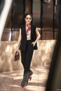 กางเกงขายาวทรงขาบานเอวสูงสำหรับผู้หญิง สไตล์ทางการ เหมาะสำหรับใส่ทำงาน ดีไซน์หรูหรา รุ่น ALVA - Product Image 3