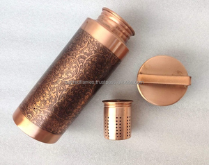 Bouteille d'eau en cuivre pur gravée sur mesure OEM avec infuseur et filtre, anti-fuite, pour thé ayurvédique et sport, fournisseur en gros - Product Image 6