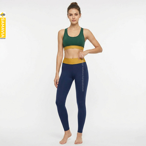 Conjunto de Yoga en Contraste Negro y Dorado, Top Corto Tipo Racerback, Leggings Largos de Cintura Alta, Transpirables, de Spandex y Poliéster, 2 Piezas - Product Image 4