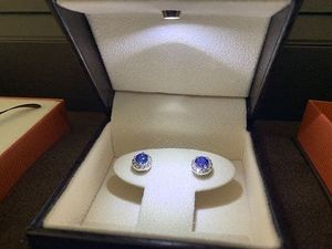 Pendientes de Zafiro Azul con Halo de Diamantes en Oro Blanco de 14kt, Elegante Joya Fina para Mujer, Piedra de Nacimiento de Septiembre - Product Image 3
