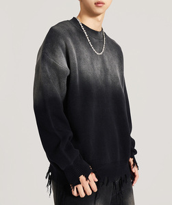 Pull à col rond pour homme, personnalisable en gros, avec finition délavée effet soleil et logo personnalisable pour streetwear haut de gamme. - Product Image 4