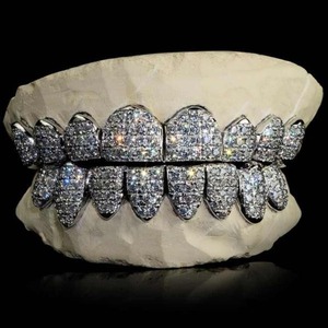 Grillz de Moissanita VVS de Lujo con Acabado Chapado en Oro, Calidad de Exportación, Ajuste Personalizado, Suministro Mundial Disponible - Product Image 3