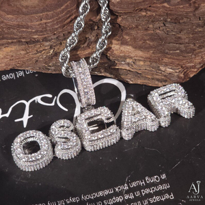 จี้เพชรโมอิสซาไนต์รูปตัวอักษร Oscar Jay จาก AARYA JEWELS เงินแท้ 925 ชุบโรเดียมและโรสโกลด์ สไตล์ฮิปฮอป สำหรับผู้ชาย เหมาะสำหรับงานปาร์ตี้ - Product Image 6