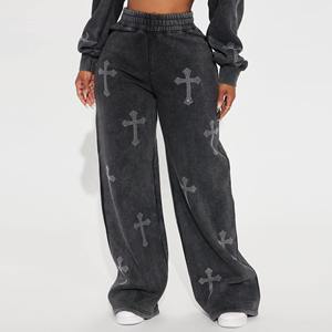 ชุดเซ็ตเสื้อฮู้ดดี้และกางเกงขายาวลายพิมพ์เต็มตัวประดับคริสตัลโลโก้แบบกำหนดเอง ดีไซน์ใหม่ สำหรับผู้หญิง ล้างสีแบบแอซิด คุณภาพสูง - Product Image 3