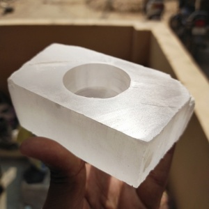 ที่วางเทียนถ้วยแบบธรรมชาติ Selenite ให้เทียนพิธีกรรมของคุณปลอดภัยและตั้งตรงในเชิงเทียนคริสตัล Selenite ที่ไม่เหมือนใคร - Product Image 3