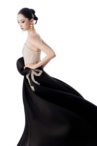 Vestido PEARL SYMPHONY _ vestido de noche de lujo de la marca local vietnamita - Product Image 4