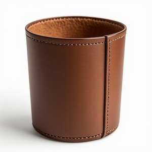 Mini-planteur enveloppé de cuir de haute qualité, conçu pour la décoration de bureau contemporaine, avec un style sophistiqué et une construction durable - Product Image 2