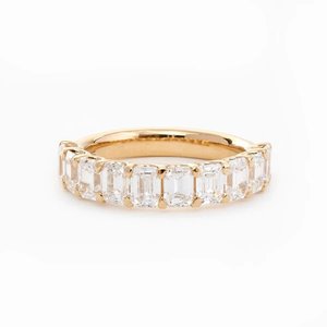 Bague de mariage demi-éternité de luxe en or jaune massif 14 carats avec diamant de laboratoire taille émeraude 4x3mm, à griffes partagées en U – Meilleure vente - Product Image 3