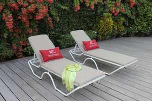 Elegante Silla de Exterior de Tela Tropical para Patio, Terraza, Villa o Resort - Product Image 2