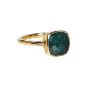 Bague pour femme en pierre précieuse émeraude teinte en vrac, forme coussin - Bagues plaquées or tendance - Prix de gros - Product Image 1